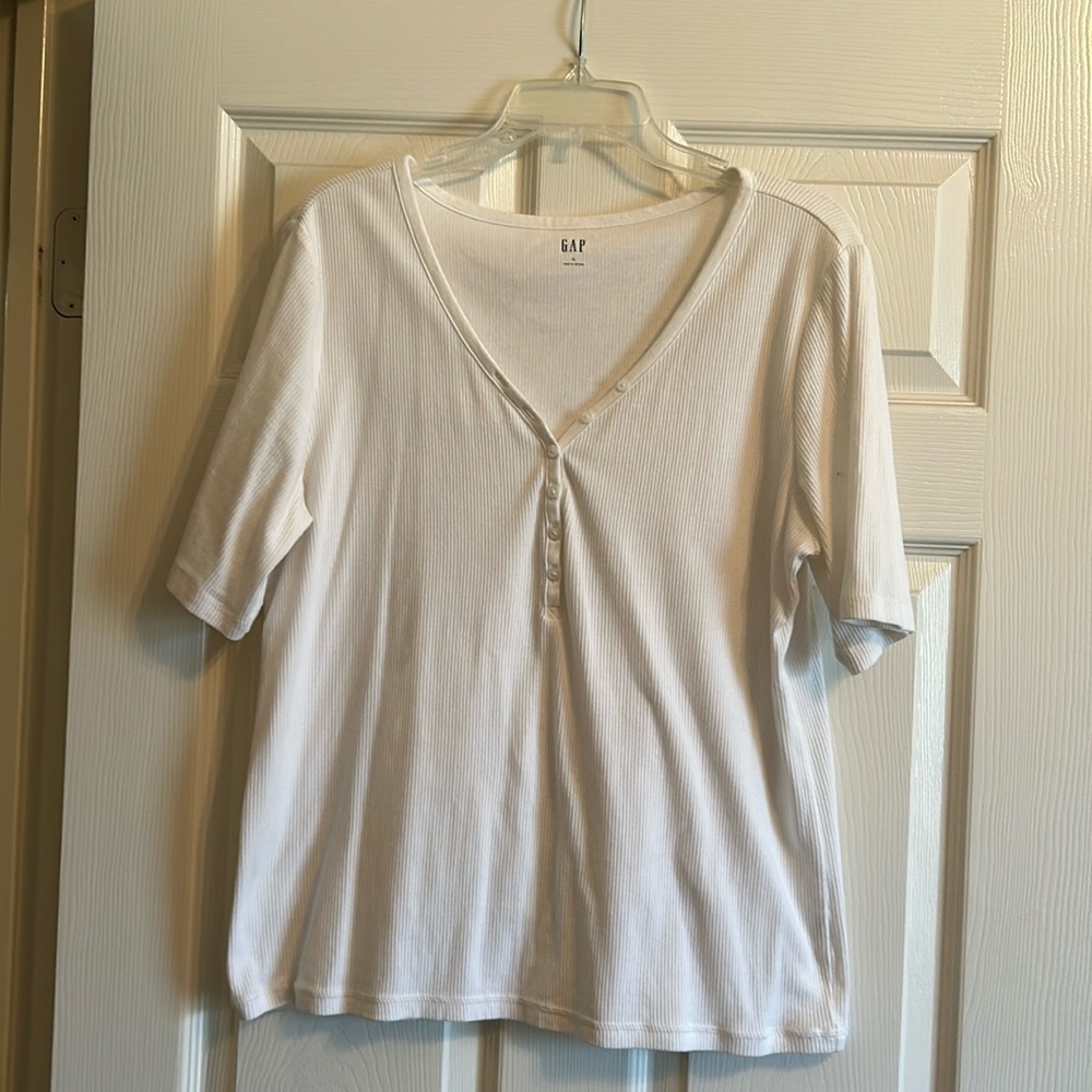 Gap Ribbed Fitted Button Up Tshirt